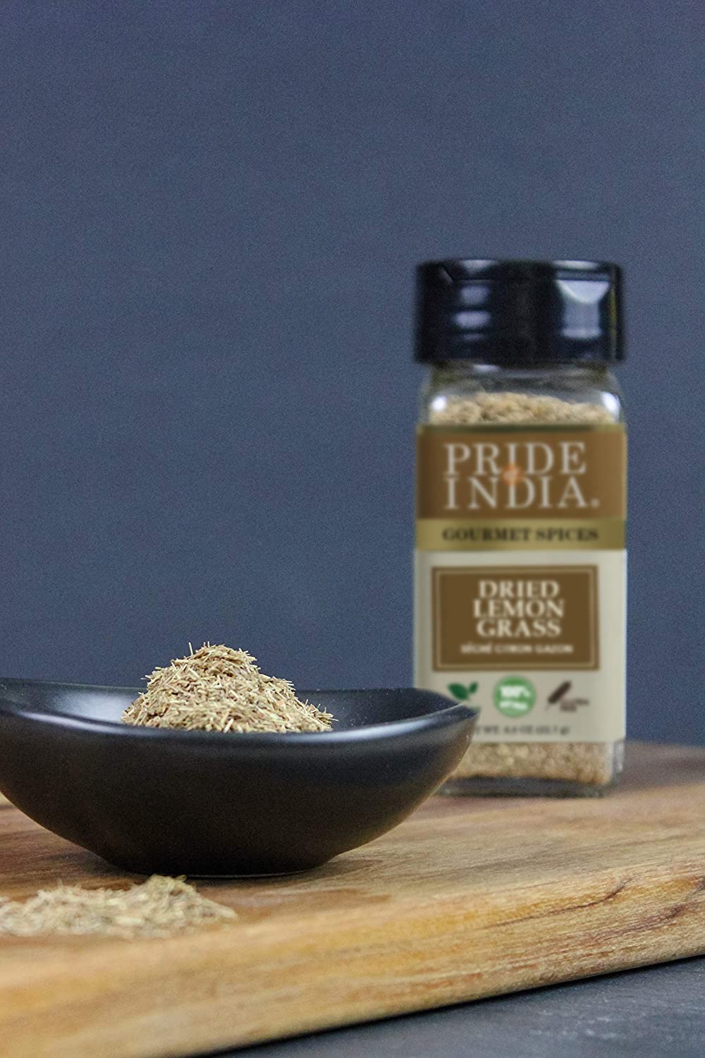 Pride of India – Lemongrass Fine Cut & Sifted – Ideal for Cooking & Drinks – Perfect seasoning for Soups/Salads/Marinades – Gourmet Condiment/Pure & Fresh – Easy to Use -0.8 Small Dual Sifter Bottle