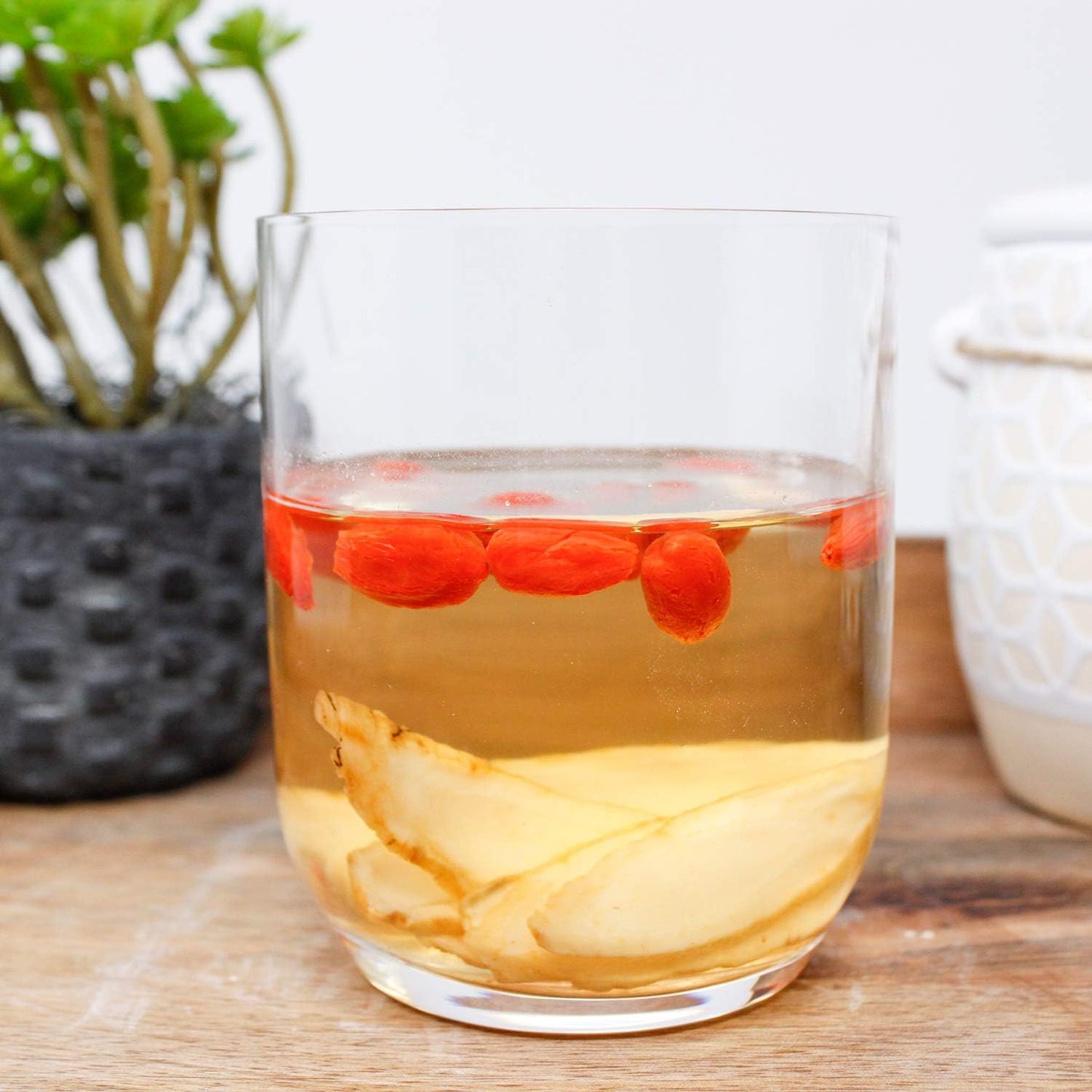 2 Bags American Ginseng Slices from Wisconsin, DOL American Wisconsin Ginseng Slices Root for Tea, Energy for Men Women Health Boosts Immunity, Gluten Free, 花旗参/西洋参 Long Strip 2 Bags of 4OZ, 8OZ